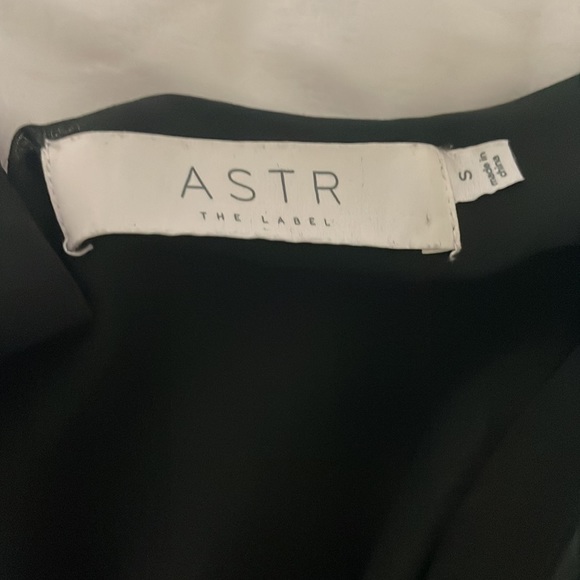 Astr The Label Black Satin Puff Sleeve Top - Picture 3 of 3